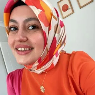 Dkt. Betül Öz Erdem — Dil ve Konuşma Terapisi, Ankara. Portre fotoğrafı.