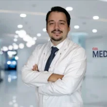 Uzm. Dr. Rahmi Tümay Ala — Nöroloji, Torbalı, İzmir. Portre fotoğrafı.