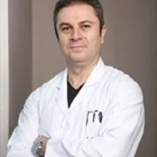 Doç. Dr. Hüseyin Demirci — Endokrinoloji Ve Metabolizma Hastalıkları, Çankaya, Ankara. Portre fotoğrafı.