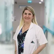 Prof. Dr. Arzu Tatlıpınar — Kulak Burun Boğaz, Beşiktaş, İstanbul. Portre fotoğrafı.