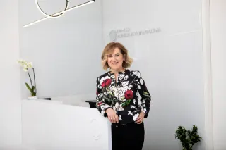 Prof. Dr. Yonca Aydın Akova profilinde yer alan galeri fotoğrafı.
