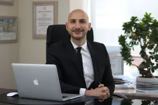 Dr. Dt. Melih Özgen profilinde yer alan galeri fotoğrafı.