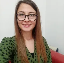 Psk. Belgin Özer — Psikoloji. Portre fotoğrafı.