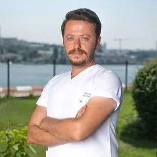 Fzt. Nihat Dağ — Fizyoterapi Ve Rehabilitasyon, İstanbul. Portre fotoğrafı.