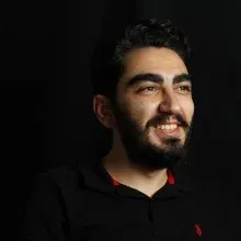 Dt. İlker Zeki Sağır — Diş Hekimi, Bursa. Portre fotoğrafı.