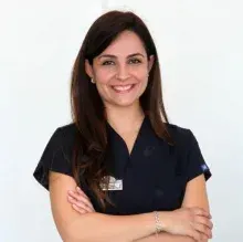 Dt. Gülnaz Aydın — Bodrum, Muğla. Portre fotoğrafı.