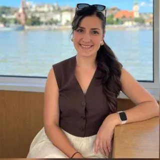 Psk. Dan. Ayşe Nur Katmer — Psikolojik danışma ve rehberlik. Portre fotoğrafı.