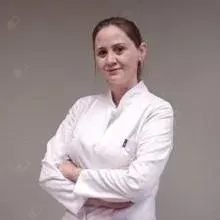 Op. Dr. Gülden Avcı Çakmak — Plastik Rekonstrüktif Ve Estetik Cerrahi, İstanbul. Portre fotoğrafı.