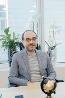 Prof. Dr. Erdem Deveci profilinde yer alan galeri fotoğrafı.