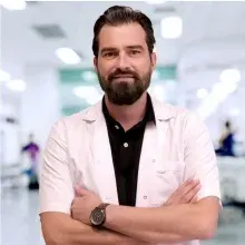 Uzm. Dr. Gökhan Avcı — Kardiyoloji, Mezitli, Mersin. Portre fotoğrafı.