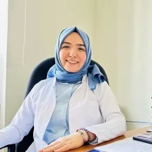 Dyt. Sümeyye Şimşek — Diyetisyen. Portre fotoğrafı.