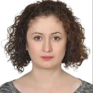 Doç. Dr. Fatma Özcan Sıkı — Çocuk Cerrahisi. Portre fotoğrafı.