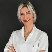 Doç. Dr. Ayşe Burcu Altan — Ortodonti, Kocaeli. Portre fotoğrafı.