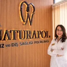 Dt. Elif Nur Öztürk — Diş Hekimi, Eskişehir. Portre fotoğrafı.