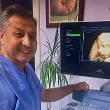 Op. Dr. Halil Şen — Kadın Hastalıkları Ve Doğum, Bandırma, Balıkesir. Portre fotoğrafı.