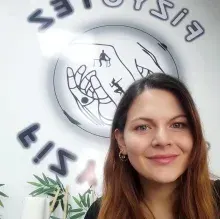 Uzm. Fzt. Aslı Bebek — Fizyoterapi Ve Rehabilitasyon, Ankara. Portre fotoğrafı.