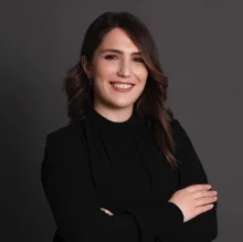 Psk. Esra Yavuz — Psikoloji, İstanbul. Portre fotoğrafı.
