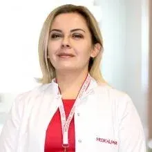 Op. Dr. Ebru Yörük — Plastik Rekonstrüktif Ve Estetik Cerrahi, İstanbul. Portre fotoğrafı.