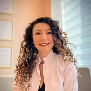 Uzm. Fzt. Berrin Akaevren — Fizyoterapi Ve Rehabilitasyon, İzmir. Portre fotoğrafı.
