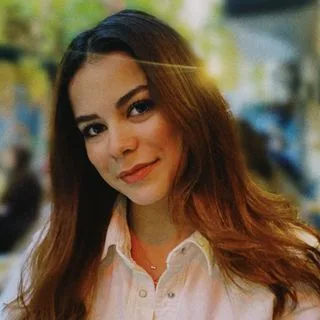 Fzt. Aleyna Damla Kara — Fizyoterapi Ve Rehabilitasyon, İstanbul. Portre fotoğrafı.