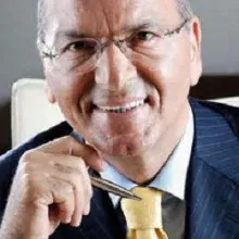 Prof. Dr. Halim Hattat — İstanbul. Portre fotoğrafı.