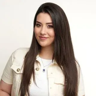 Psk. Burcu Hamurcu Karadeli — Psikoloji, Kayseri. Portre fotoğrafı.