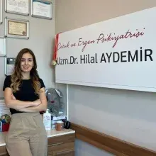 Uzm. Dr. Hilal Aydemir — Çocuk ve Ergen Psikiyatrisi, Samsun. Portre fotoğrafı.