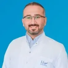 Op. Dr. Kağan Bekircan — Plastik Rekonstrüktif Ve Estetik Cerrahi, İzmir. Portre fotoğrafı.