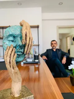 Doç. Dr. Kadir Demirci profilinde yer alan galeri fotoğrafı.