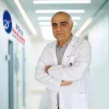 Prof. Dr. Ümit Salih Şimşek — Üroloji, Kartal, İstanbul. Portre fotoğrafı.