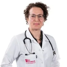 Uzm. Dr. Gökçe Kundakçı Gelir — İç Hastalıkları, Tepebaşı, Eskişehir. Portre fotoğrafı.
