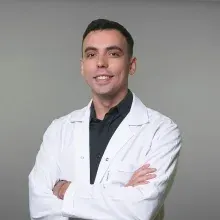 Op. Dr. Emran Kuzey Avcı — Genel Cerrahi, İzmir. Portre fotoğrafı.