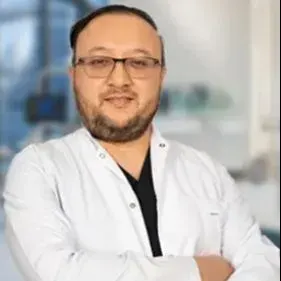 Dt. Serdar Göktürk — Diş Hekimi, İstanbul. Portre fotoğrafı.