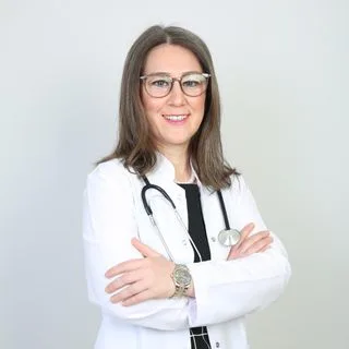 Uzm. Dr. Sevda Taştan — Çocuk Sağlığı Ve Hastalıkları, Kızıltepe, Mardin. Portre fotoğrafı.