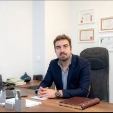 Uzm. Dr. Emrah Poşul — İstanbul. Portre fotoğrafı.