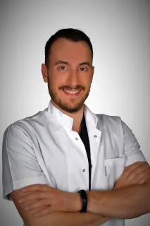 Dr. Dt. Hasan Çınarcık profilinde yer alan galeri fotoğrafı.