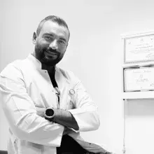 Uzm. Dr. Rıza Eröksüz — Tıbbi Ekoloji Ve Hidroklimatoloji, Yıldırım, Bursa. Portre fotoğrafı.