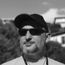Dt. Selçuk Erdem — Diş Hekimi, İstanbul. Portre fotoğrafı.