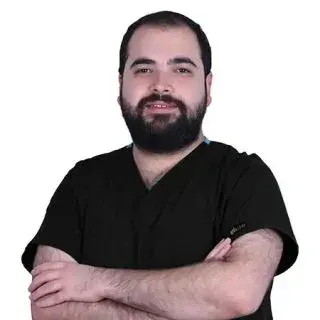 Dt. Cumali Muniroğlu — Diş Hekimi, Elazığ. Portre fotoğrafı.