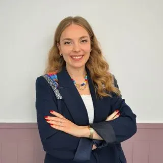 Psk. Dan. Duygu Toksoy — Psikolojik Danışma ve Rehberlik, Bayraklı, İzmir. Portre fotoğrafı.