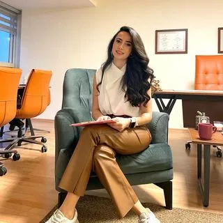 Kl. Psk. Tuğçe Keskin Çatıkkaş — Psikoloji. Portre fotoğrafı.