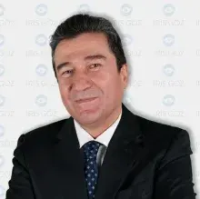 Prof. Dr. Kazım Devranoğlu — Göz Hastalıkları, Şişli, İstanbul. Portre fotoğrafı.
