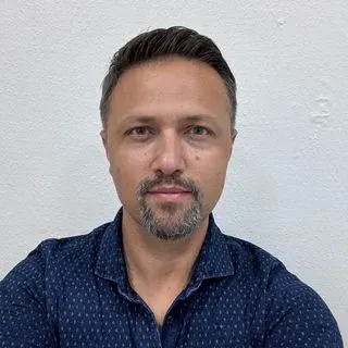 Uzm. Dr. Hasan Tahsin Altan — Kocaeli. Portre fotoğrafı.