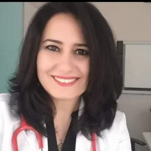 Uzm. Dr. Gonca Aslan — Çocuk Sağlığı Ve Hastalıkları, İzmir. Portre fotoğrafı.