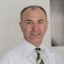 Op. Dr. Şevket Doğan — Plastik Rekonstrüktif Ve Estetik Cerrahi, Aydın. Portre fotoğrafı.