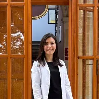 Op. Dr. Esra Koç — Kadın Hastalıkları Ve Doğum, Kepez, Antalya. Portre fotoğrafı.