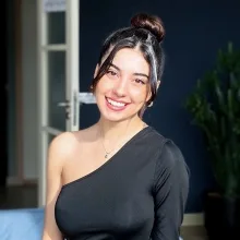 Dyt. Buse Sepin — Diyetisyen, İstanbul. Portre fotoğrafı.