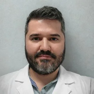 Uzm. Dr. Taha Mansur Daştan — Çocuk Sağlığı Ve Hastalıkları, Sakarya. Portre fotoğrafı.