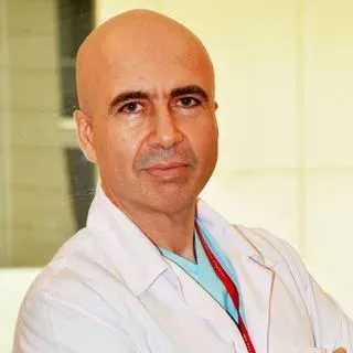 Prof. Dr. Ali Özgen — Radyoloji, Kadıköy, İstanbul. Portre fotoğrafı.