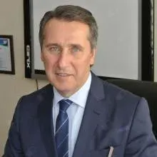 Prof. Dr. Ömer Bender — Genel Cerrahi, İstanbul. Portre fotoğrafı.